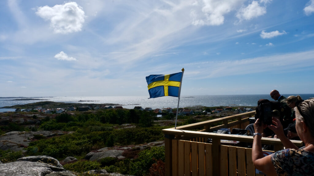 Flagga vid utsikten från fortet